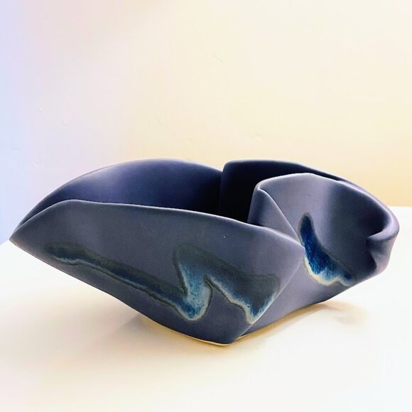 Hilborn Pottery Canada Pinched Periwinkle Art Pottery Gravy Boat Bowl - Picture 1 of 8